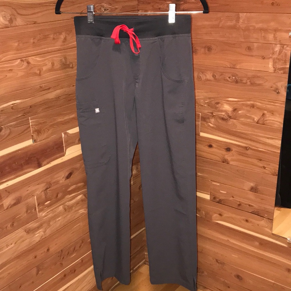 Figs Charcoal set with red strings
